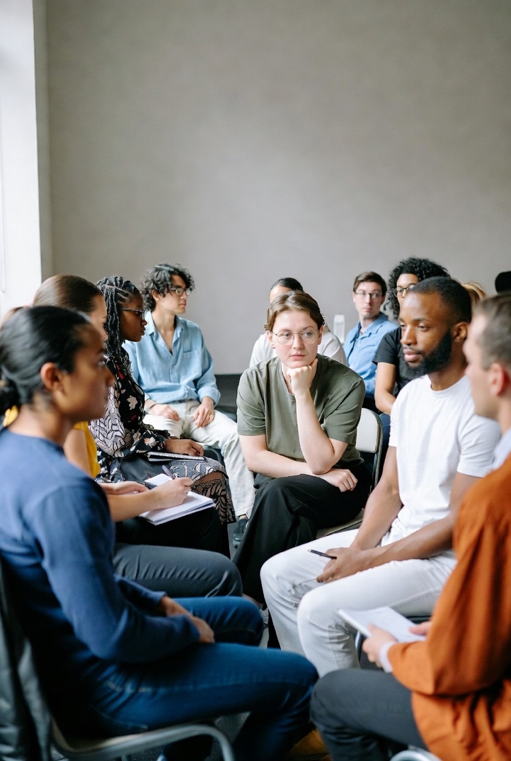 انواع گروه درمانی حضوری و آنلاین